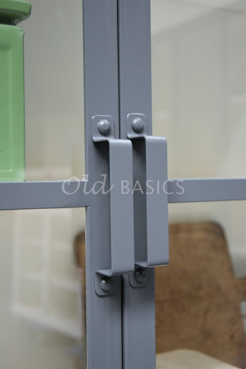 Detail van Apothekerskast Demi, 2 deuren, RAL7012, grijs, materiaal staal